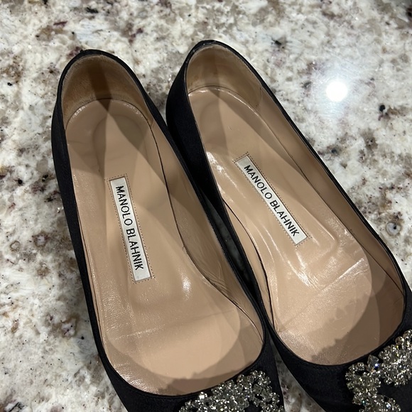 MANOLO BLAHNIK Hangisiflat Embellished Satin Ballet Flats - Picture 10 of 17